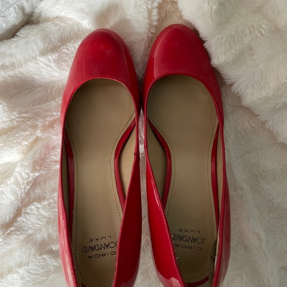 Circa Joan & David “Pearly” Red Patent Leather Heels (7M) - Picture 3 of 6